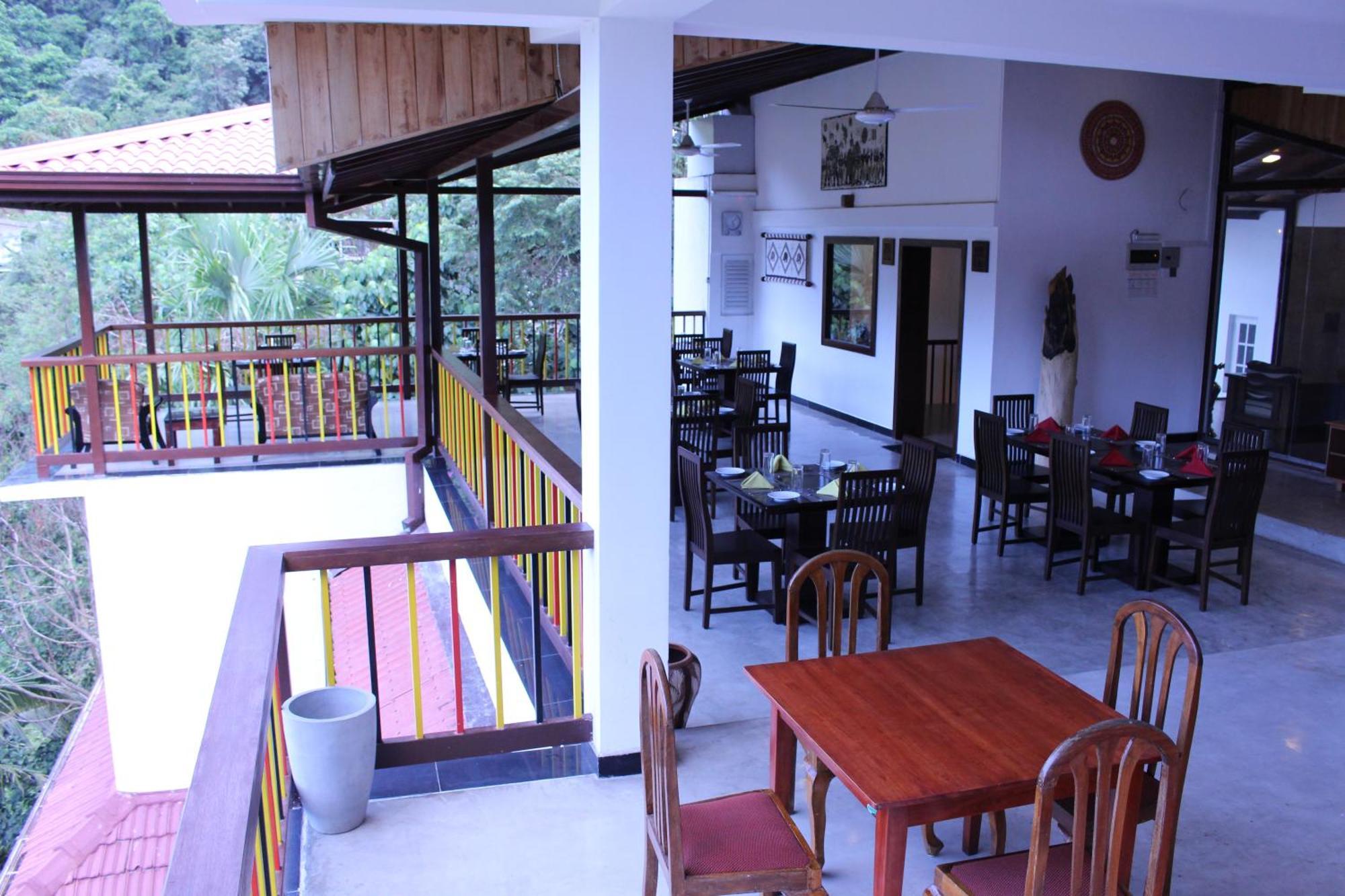 Kandyan Hotel Exterior photo