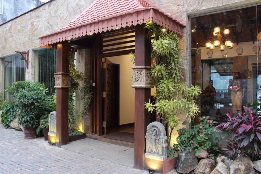 Kandyan Hotel Exterior photo