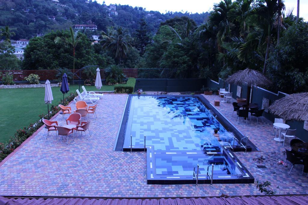 Kandyan Hotel Exterior photo