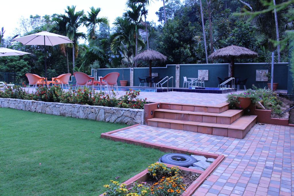 Kandyan Hotel Exterior photo