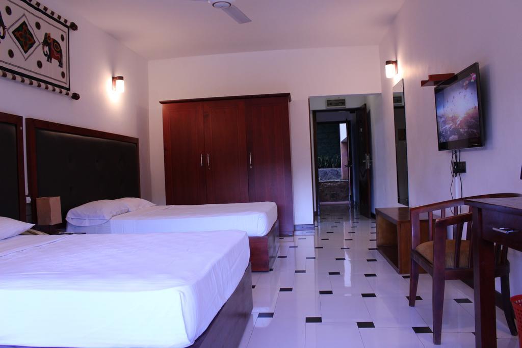 Kandyan Hotel Exterior photo