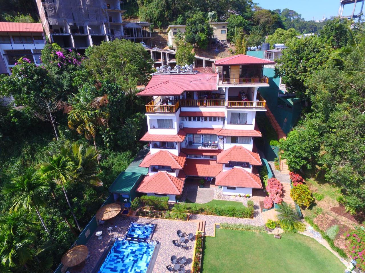 Kandyan Hotel Exterior photo
